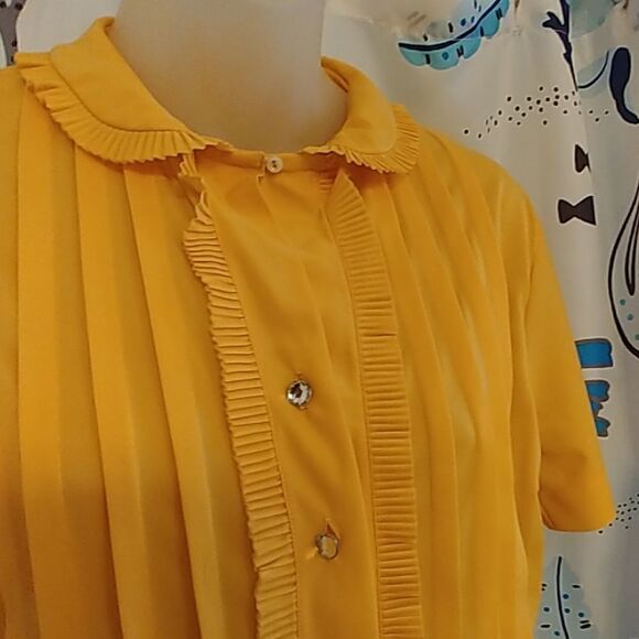 Vintage 60s Yellow Blouse With Rhinestone Buttons - Picture 3 of 8